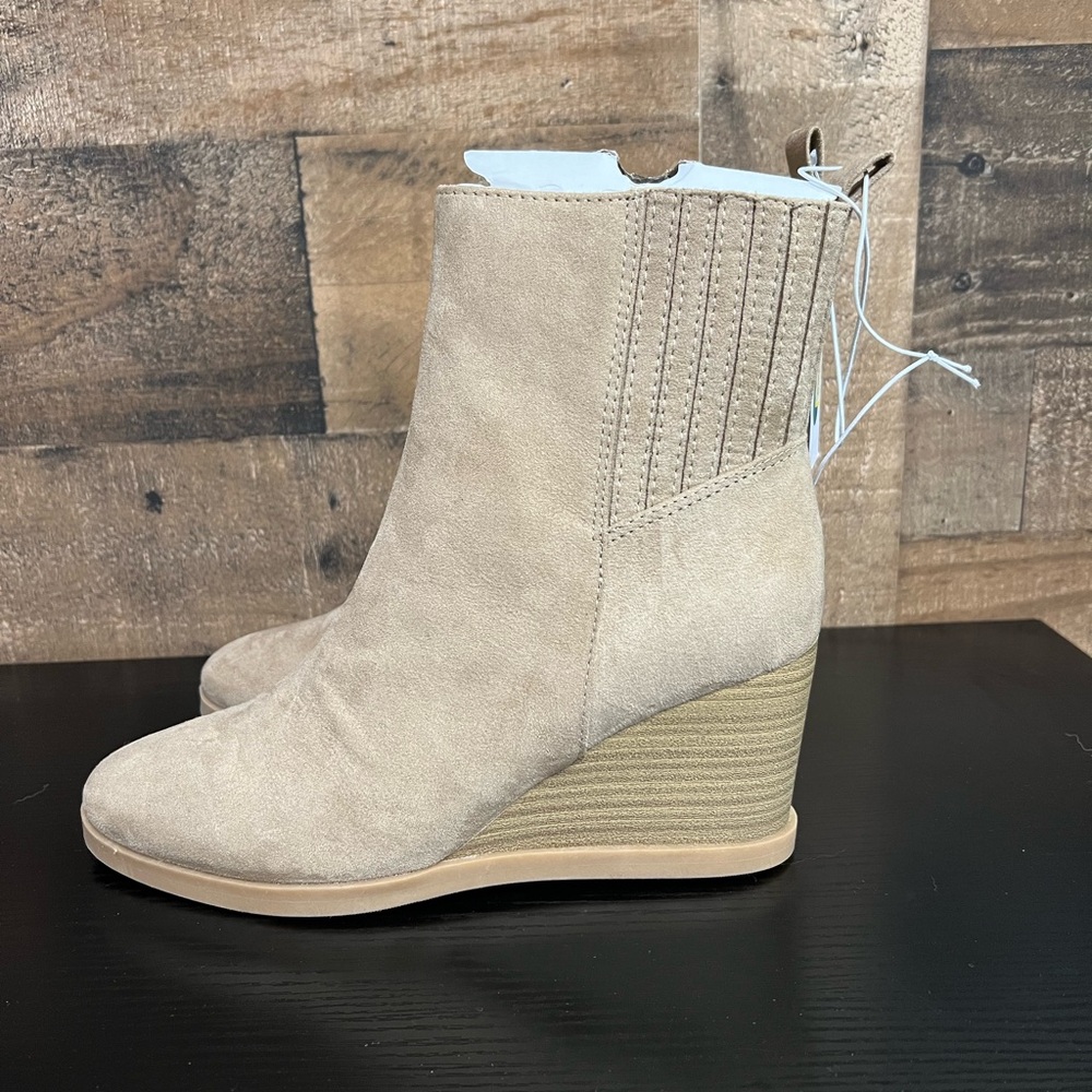 Universal Thread Boots
